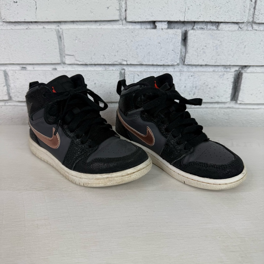 Nike AIR JORDAN 1 Retro High Bronze Medal Kids Size 12C